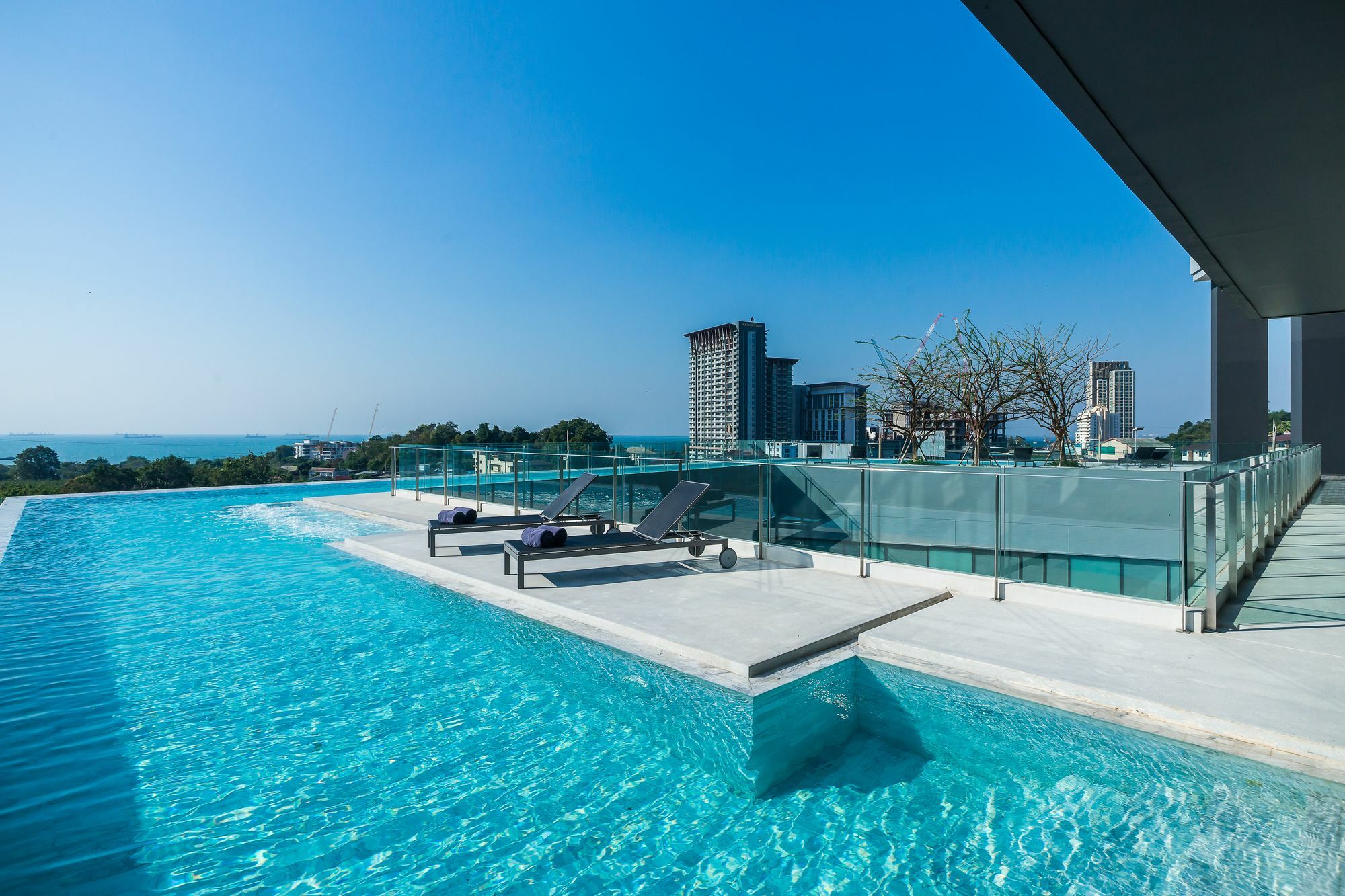 Arize Hotel Sri Racha Si Racha Esterno foto